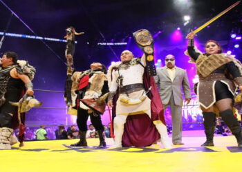 El Hijo del Vikingo, centre, during his 833 day reign as the AAA Mega Champion. During his world title reign he defended his championship 23 times before vacating it due to injury. Credit: AAA