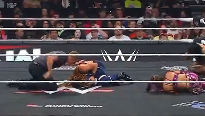 Zoey Stark Suffers Awful Injury, Pulled From Match On-The-Fly During WWE Raw (Video)