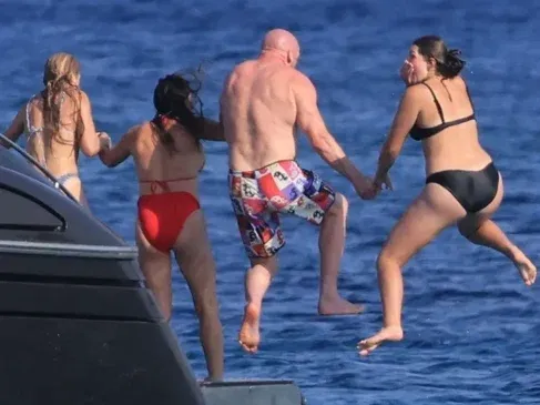 Triple H & Stephanie McMahon Hit The Beach