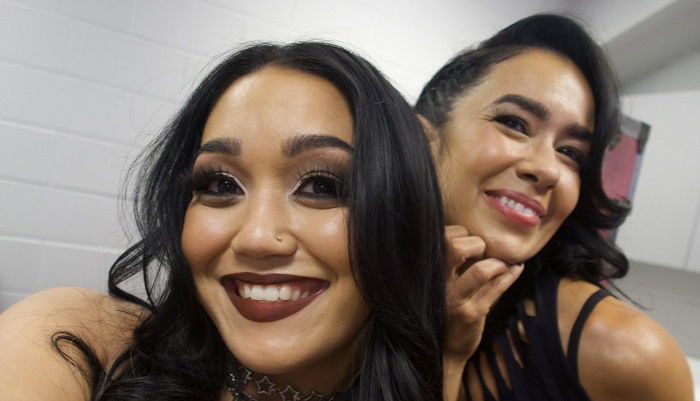 AJ Lee & Roxanne Perez Reunite At RAW (PHOTOS), Booker T Lavishes Praise On Vince McMahon, Seth Rollins Hates Football, Rusev Sends A Strong Message