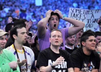 Shocked crowd reaction to WWE news | Source: WWE