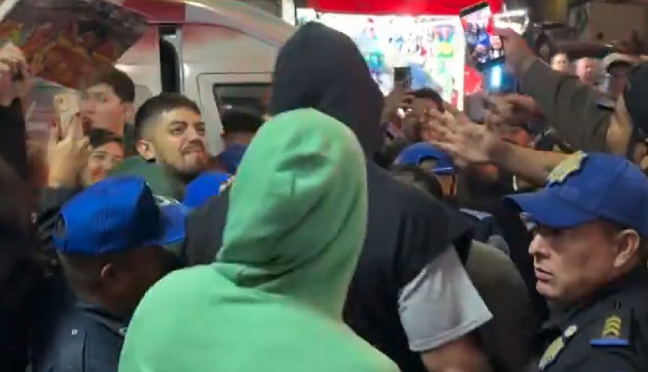 Fans Throw Objects At AEW Stars At CMLL Show, Try And Mob Them Outside Afterwards (Videos)