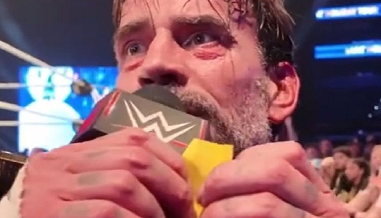 CM Punk Handles Baby Gender Reveal For Fans Live At WWE Holiday Tour Event In Tampa (Video) CM Punk Handles Baby Gender Reveal For Fans Live At WWE Holiday Tour Event In Tampa (Video)