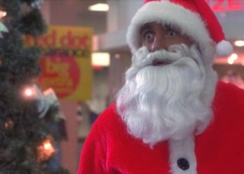 Hulk Hogan starred as a mall Santa in the 1996 movie "Santa with Muscles." | Source: Warner Bros.