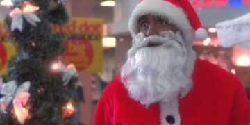 Hulk Hogan starred as a mall Santa in the 1996 movie "Santa with Muscles." | Source: Warner Bros.