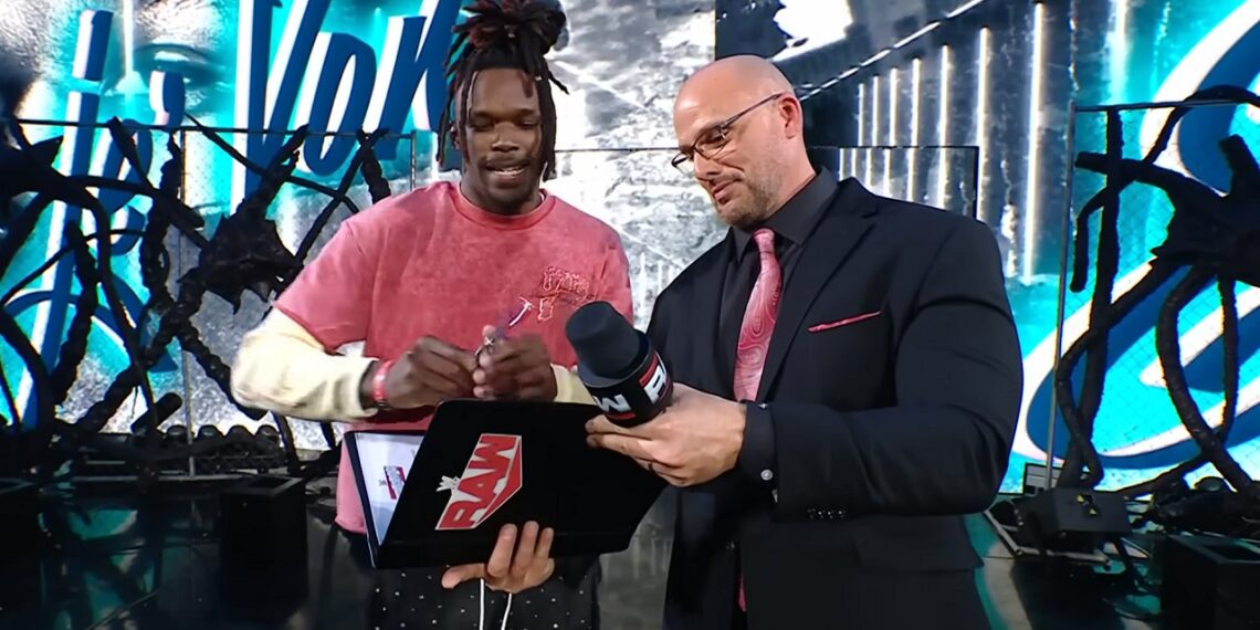 Je'Von Evans signs WWE Raw contract | Source: WWE