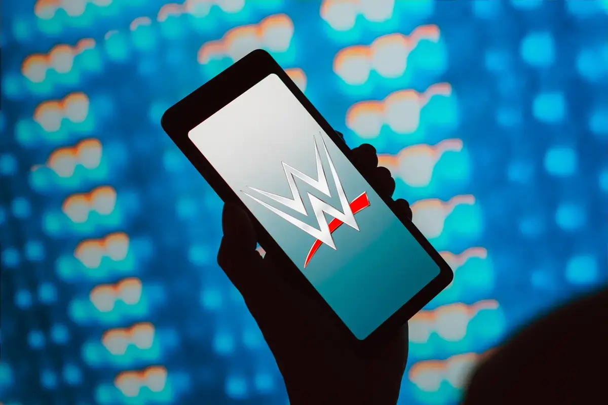 Several Interesting Names Backstage At 2/23 Raw, Mystery Crate/Elimination Chamber Update, More Several Interesting Names Backstage At 2/23 Raw, Mystery Crate/Elimination Chamber Update, More