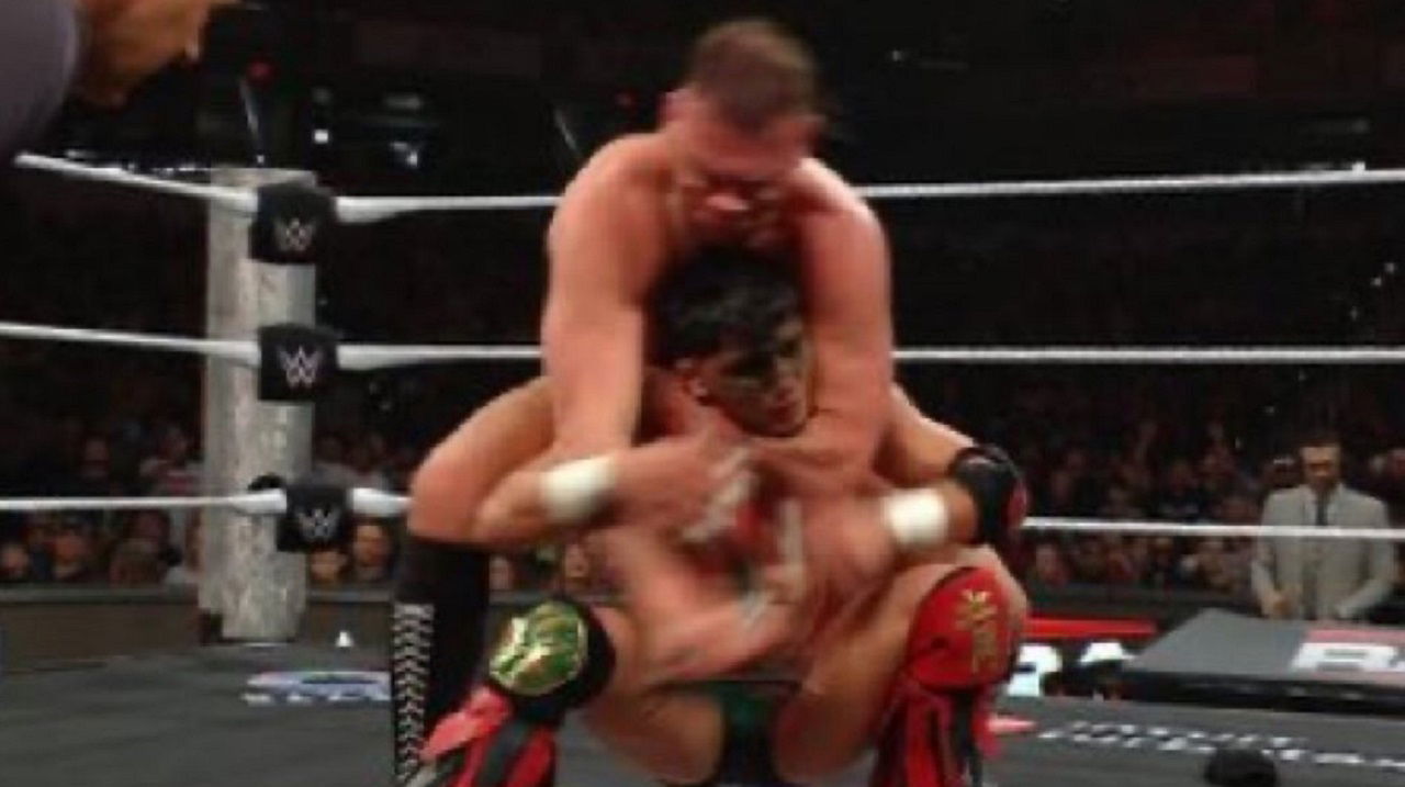 Gunther Completely Unmasks Dragon Lee, Submits Him On 3/2 WWE Raw