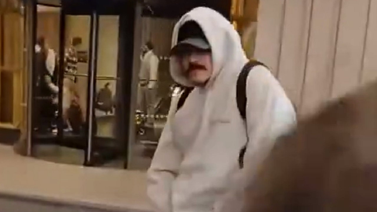 Dominik Mysterio, Oba Femi Harassed By Autograph Seekers: “Without Us, You Ain’t Sh**t …” (Videos)