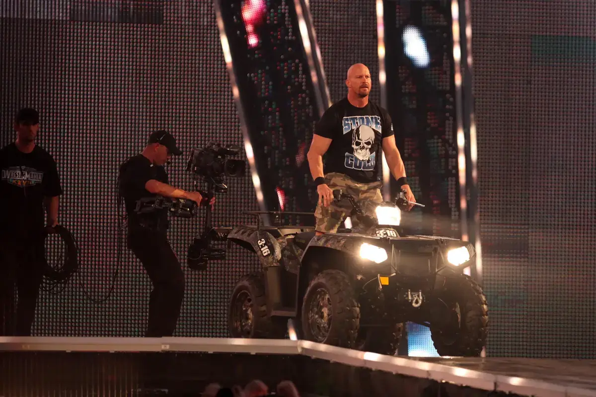 “Stone Cold” Steve Austin Wins Off-Road Racing Class “Stone Cold” Steve Austin Wins Off-Road Racing Class