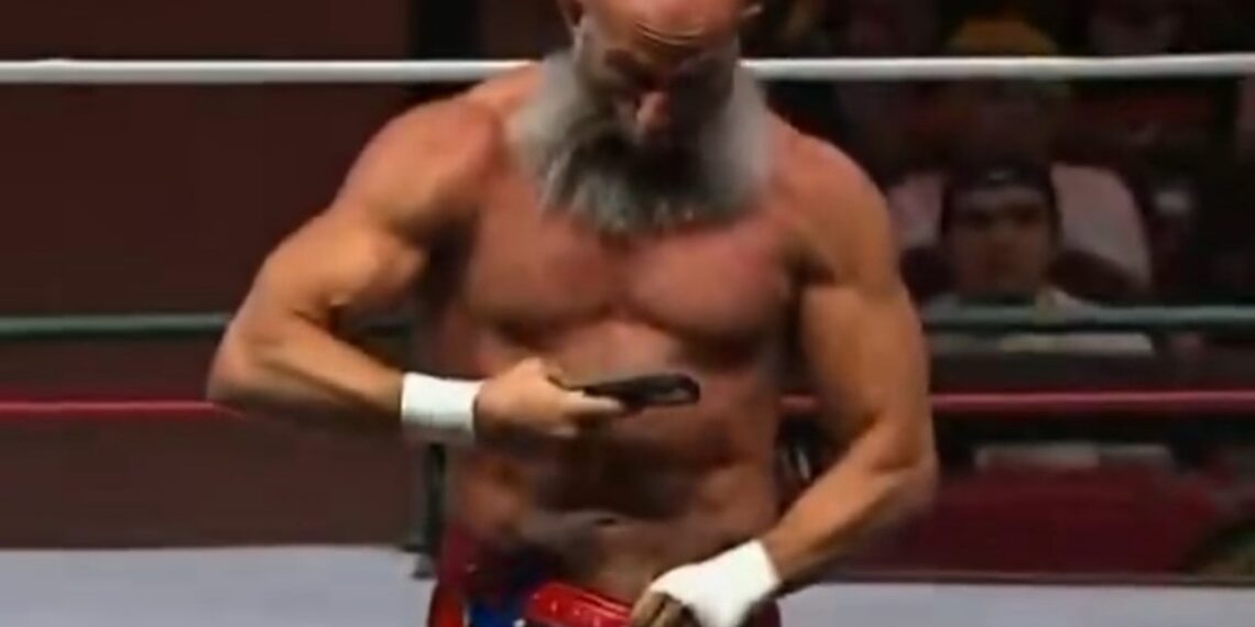 Tommaso Ciampa's inappropriate 'selfie' moment with AEW fan from AEW Grand Slam: Mexico on August 5, 2026