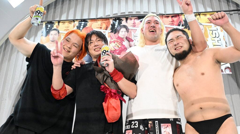 Soma Takao with DDT wrestlers after his farewell match