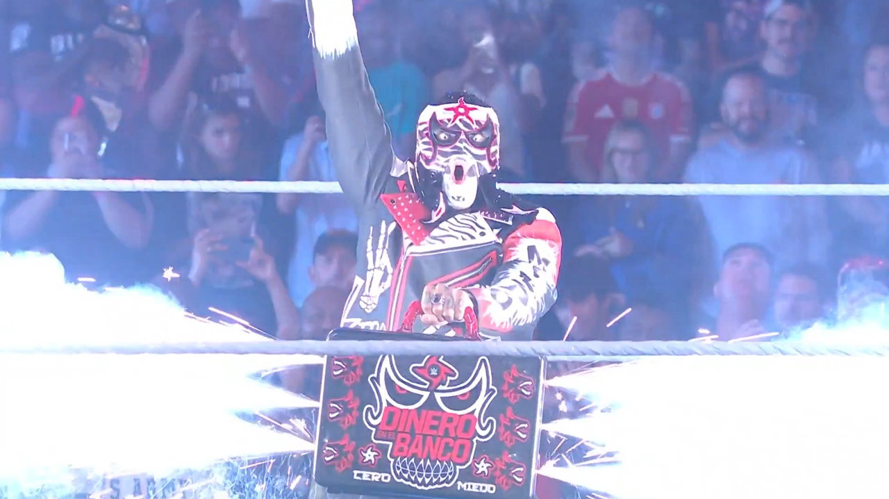 Penta Unveils 'Dinero En El Banco' MITB Briefcase On WWE Raw