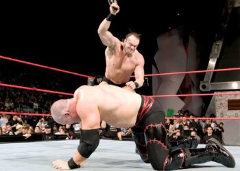 Gene Snitsky wrestles Kane in a WWE ring